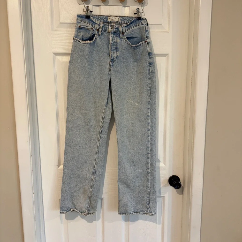 Abercrombie & Fitch Curve Love The 90s Baggy Low Rise Jeans Light Wash 26 2R